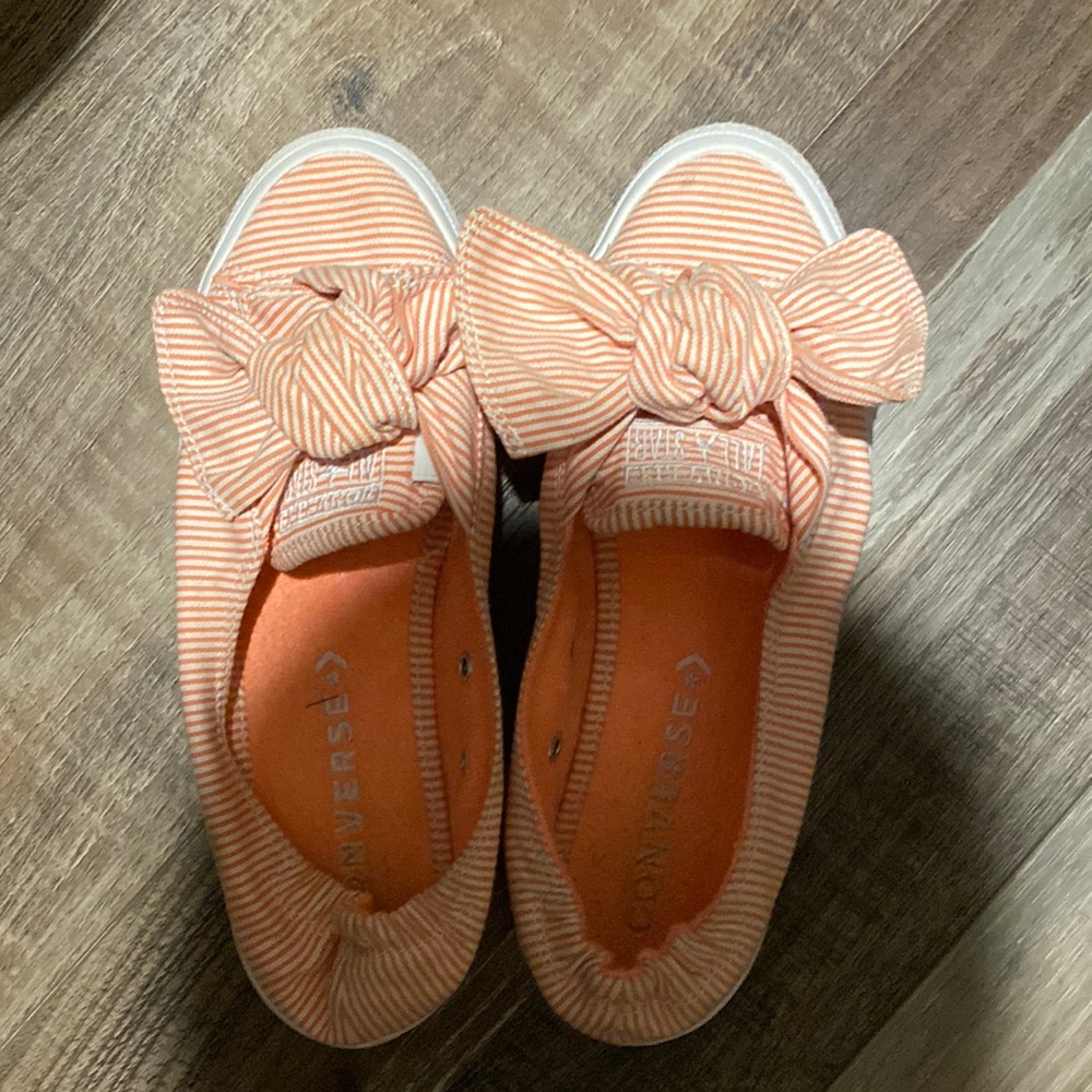 Women’s Converse salmon striped slip ons 6.5